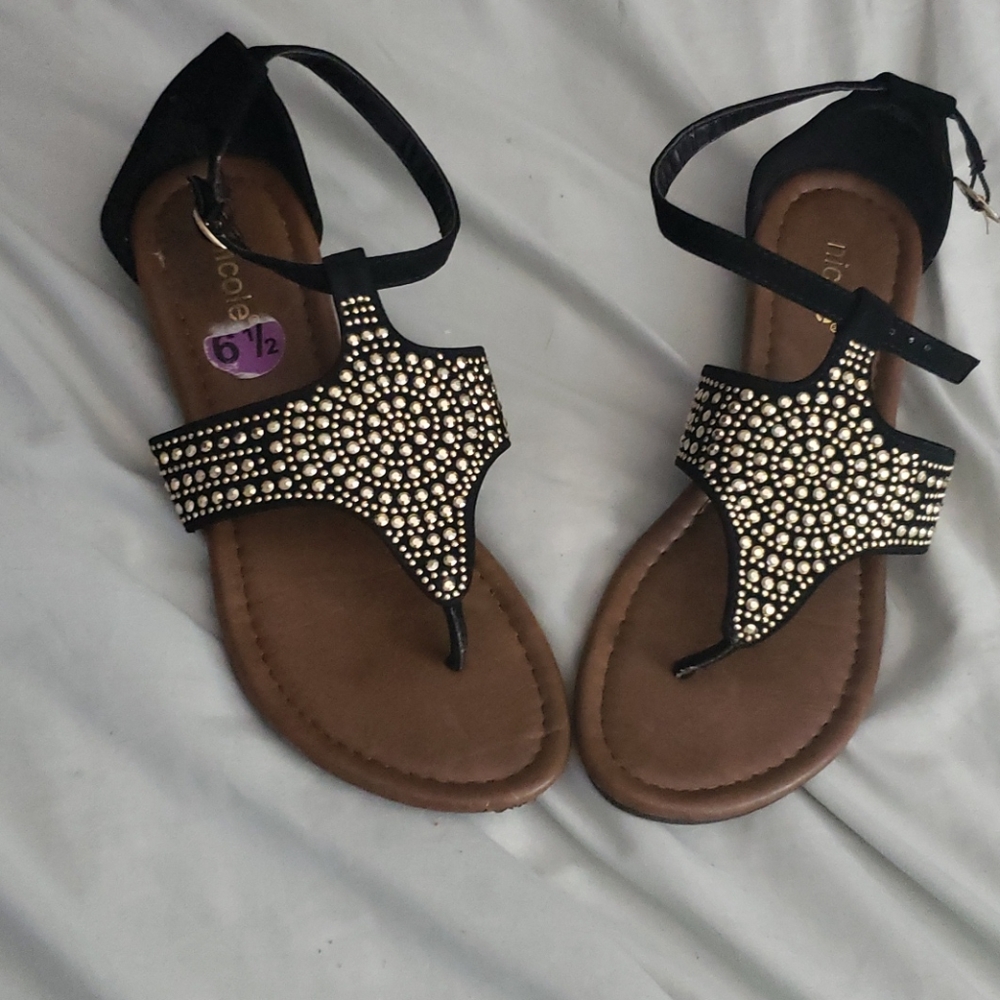 6¹/² Woman's Sandals(NEED GONE ASAP)